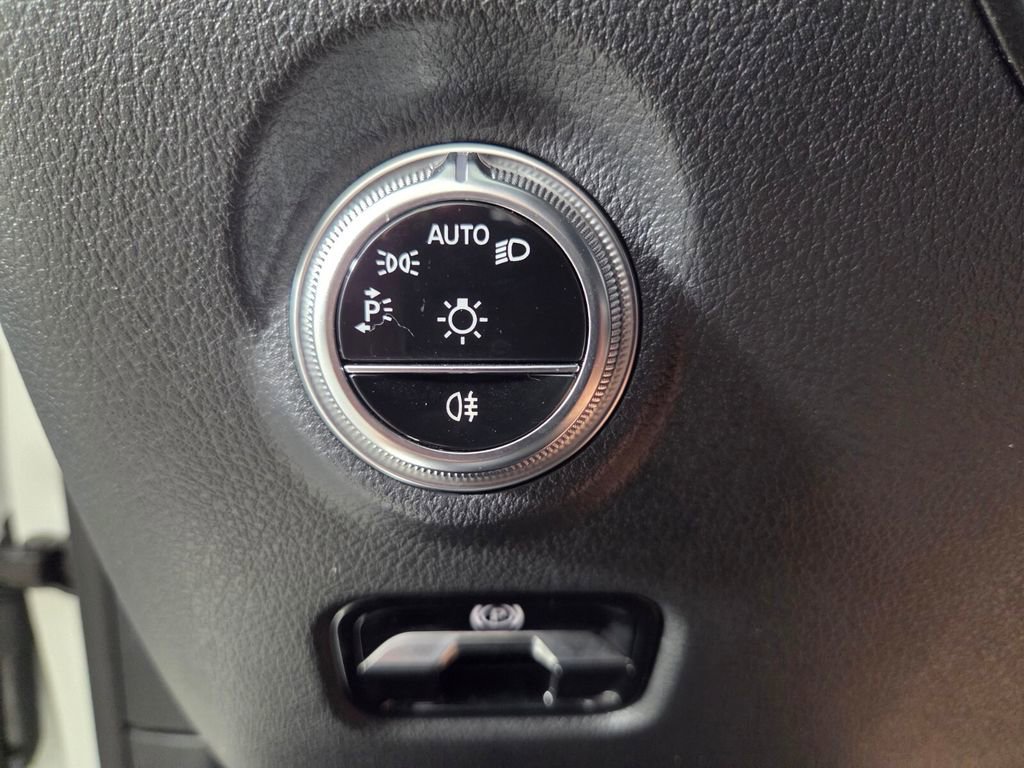 Used 2024 Mercedes-Benz C 300 Sedan image 19