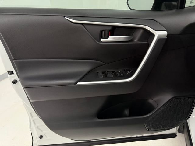 Used 2024 Toyota RAV4 SE w/ Convenience Package image 29
