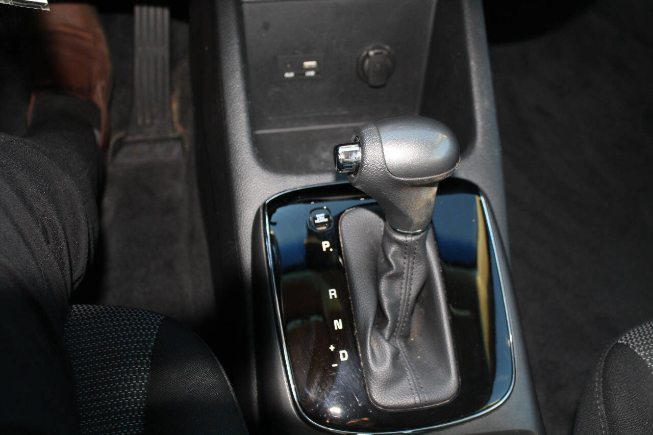 Used 2017 Kia Forte LX image 12