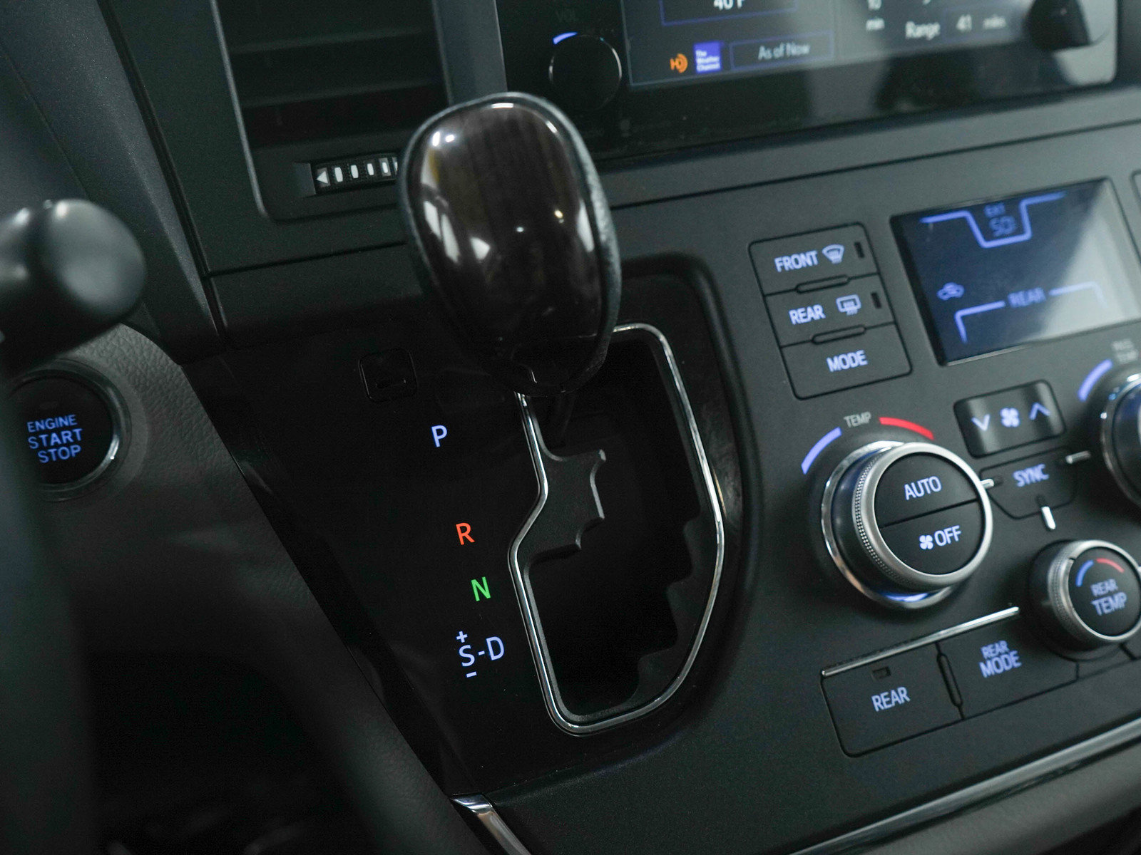 Used 2015 Toyota Sienna XLE image 26