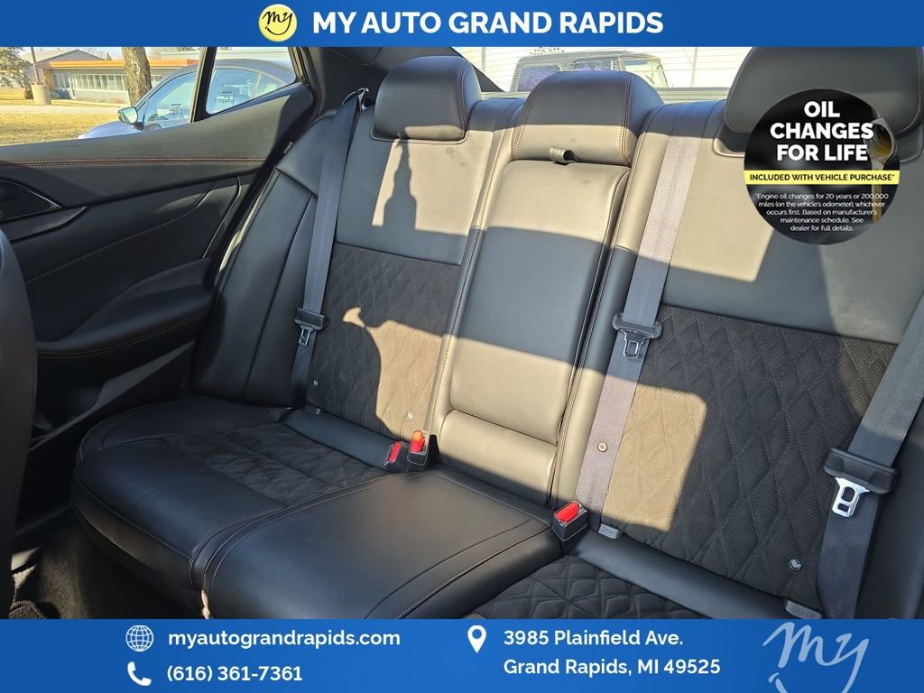 Used 2023 Nissan Maxima SR w/ Sport Mat Group image 27