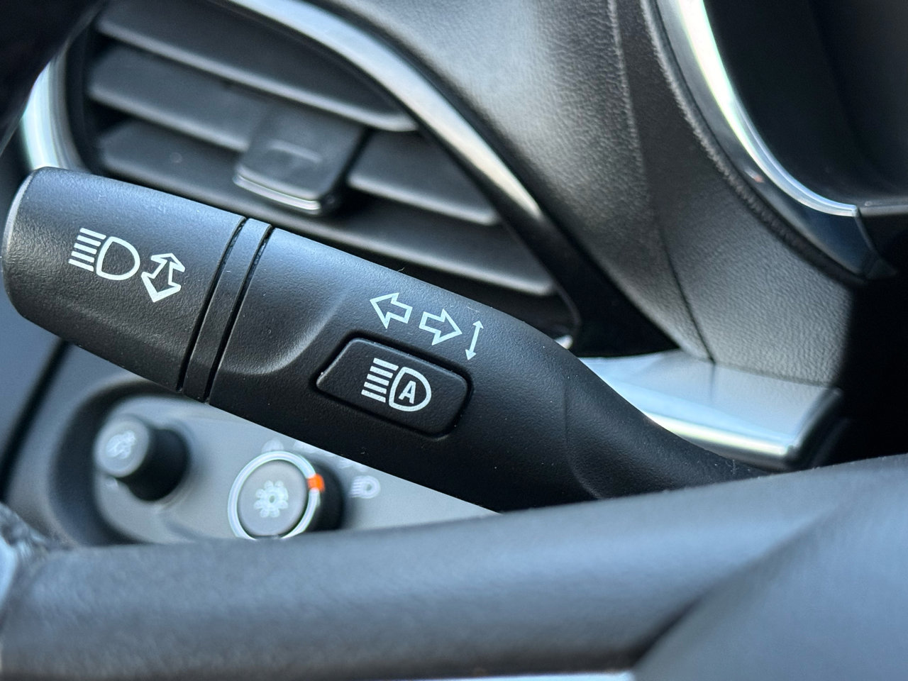 Used 2017 Chevrolet Volt Premier w/ Driver Confidence II Package image 20