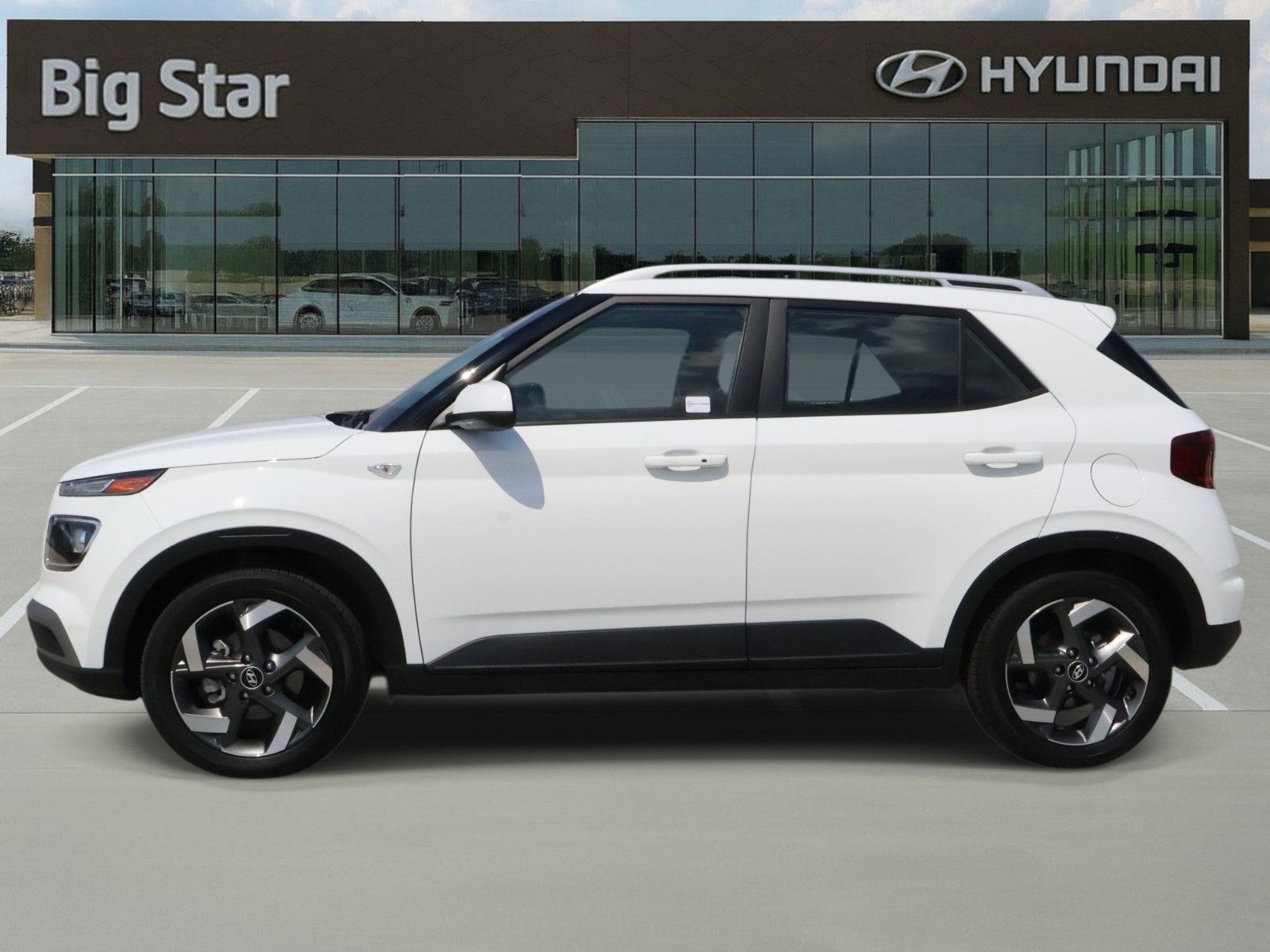 Used 2026 Hyundai Venue SEL FWD image 2