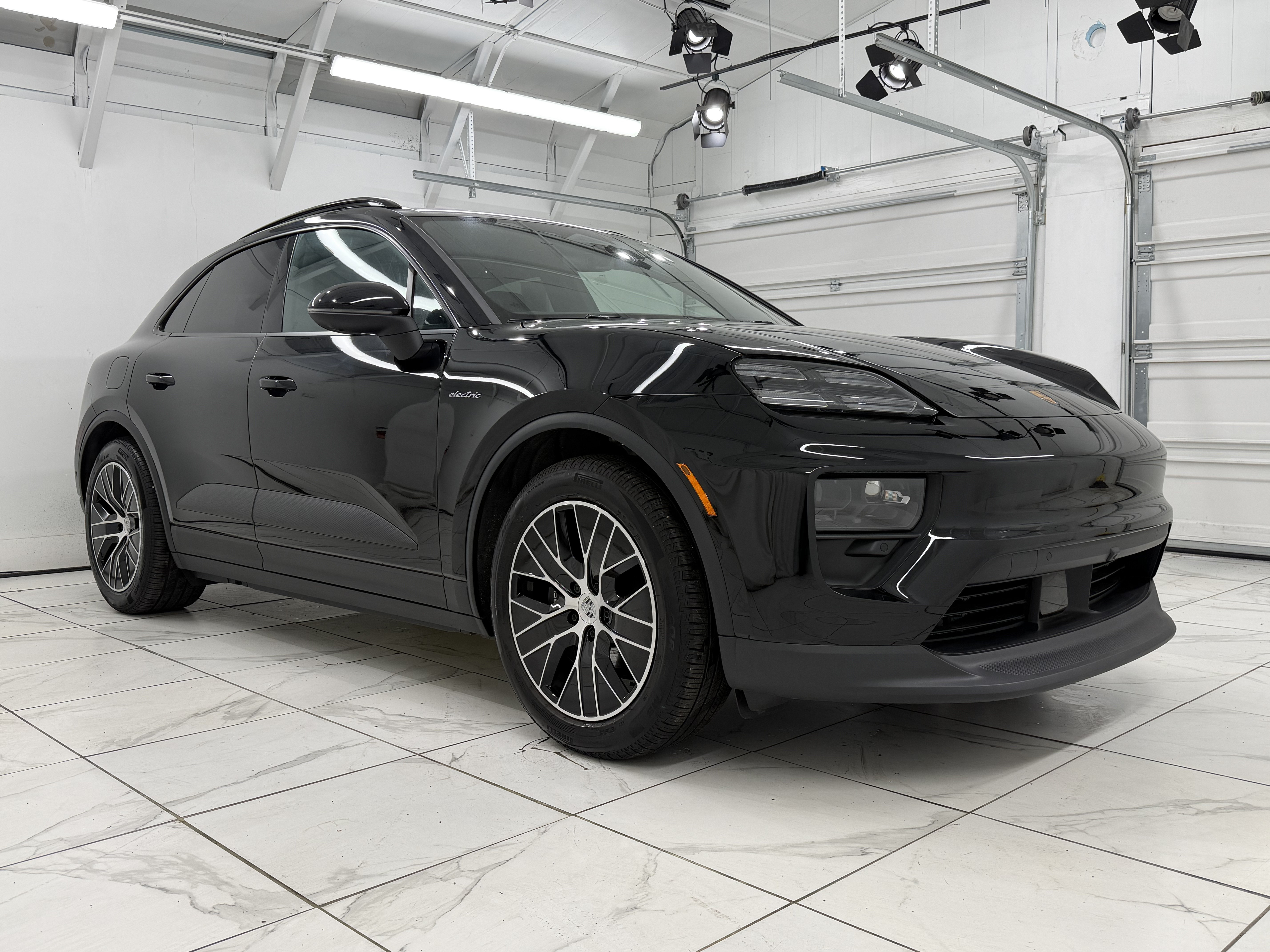 Certified 2025 Porsche Macan Electric RWD image 10