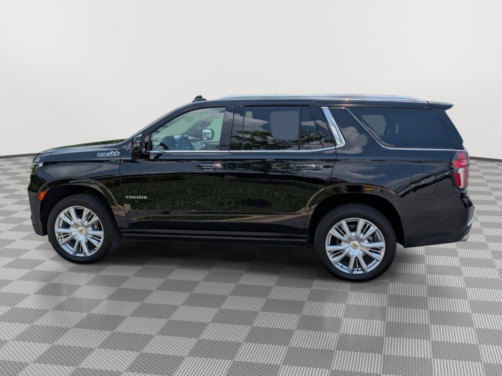 Used 2024 Chevrolet Tahoe High Country w/ Advanced Technology Package AWD/4WD image 2