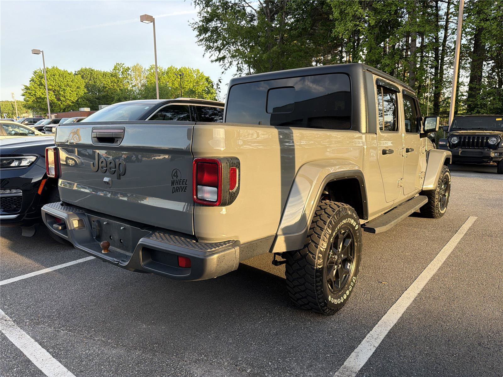 Used 2021 Jeep Gladiator Sport image 4