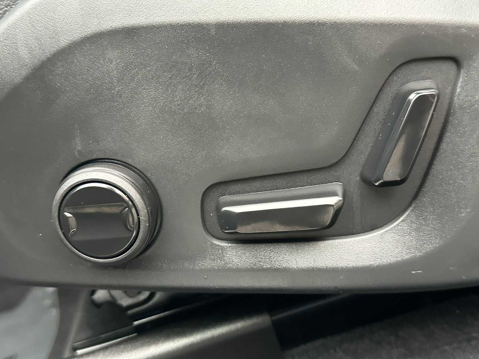 Used 2025 Volvo XC60 B5 Core w/ Protection Package Premier image 22