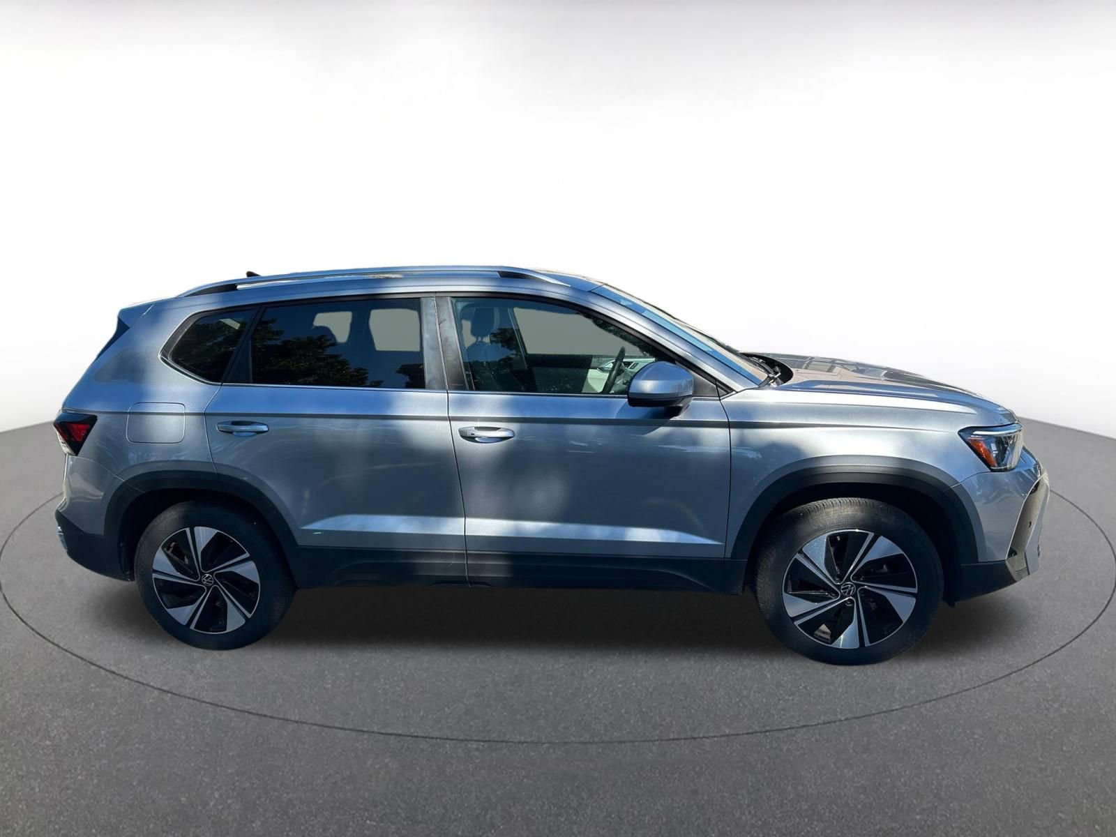 Used 2025 Volkswagen Taos SE image 23