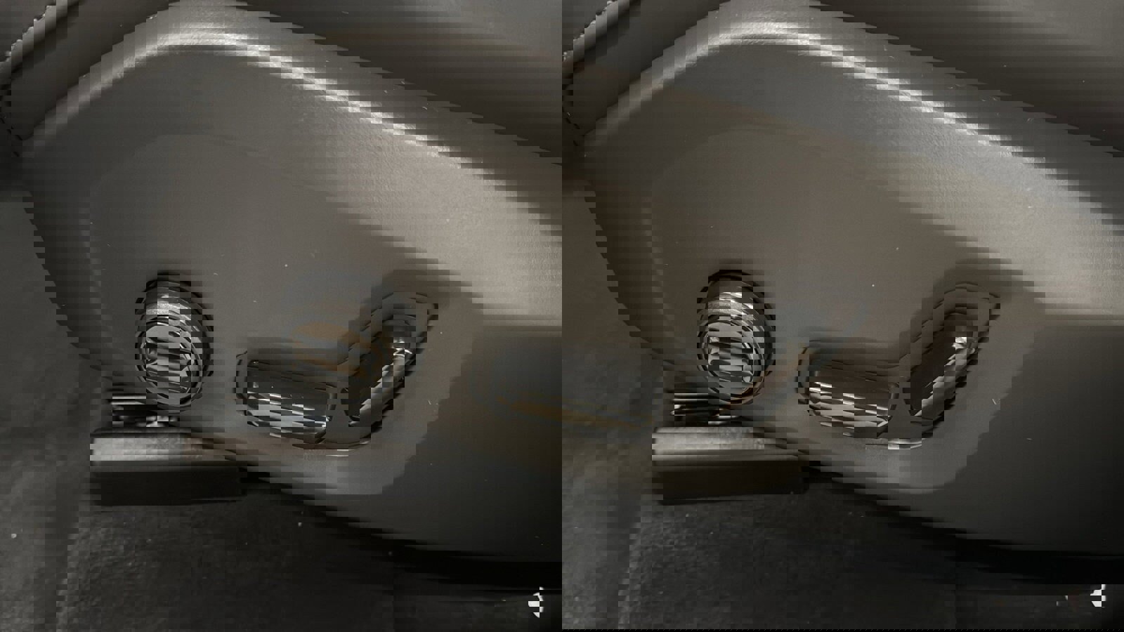 New 2026 Volvo XC60 T8 Plus w/ Protection Package Premier image 24