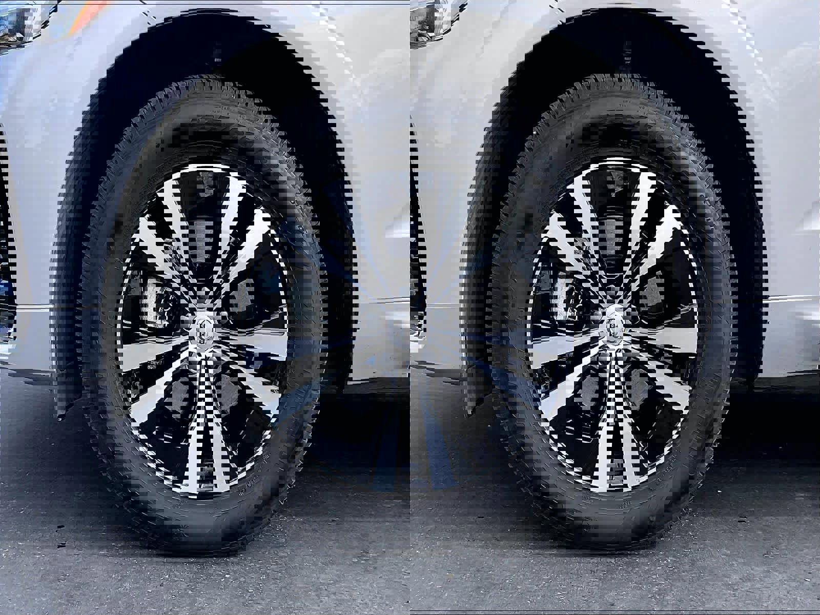 Used 2025 Volvo XC60 B5 Core image 12