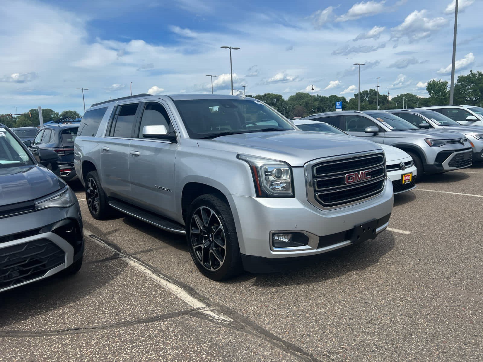 Used 2020 GMC Yukon XL SLT w/ Open Road Package AWD/4WD image 2