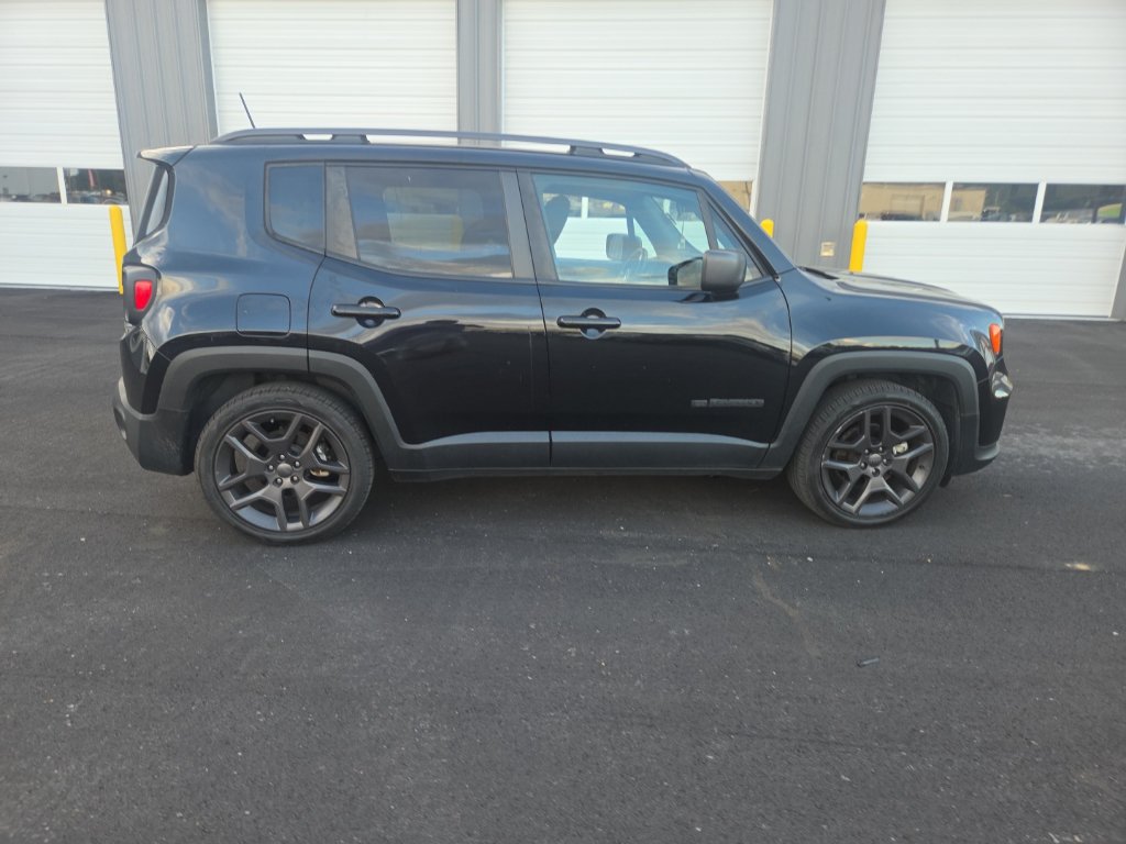 Used 2021 Jeep Renegade Latitude FWD image 19