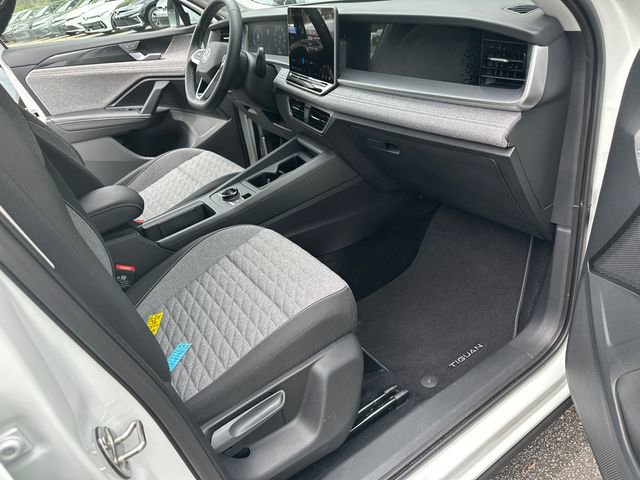 Certified 2025 Volkswagen Tiguan S image 27