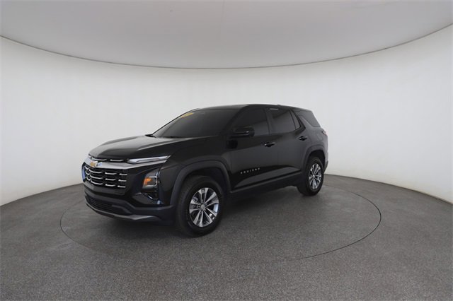 Used 2025 Chevrolet Equinox LT w/ Safety and Technology Package image 3