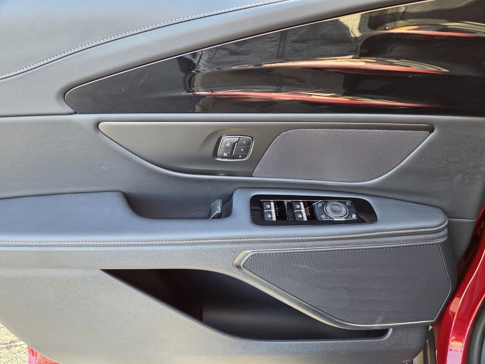 Used 2024 Lincoln Nautilus Premier w/ Jet Appearance Package image 17