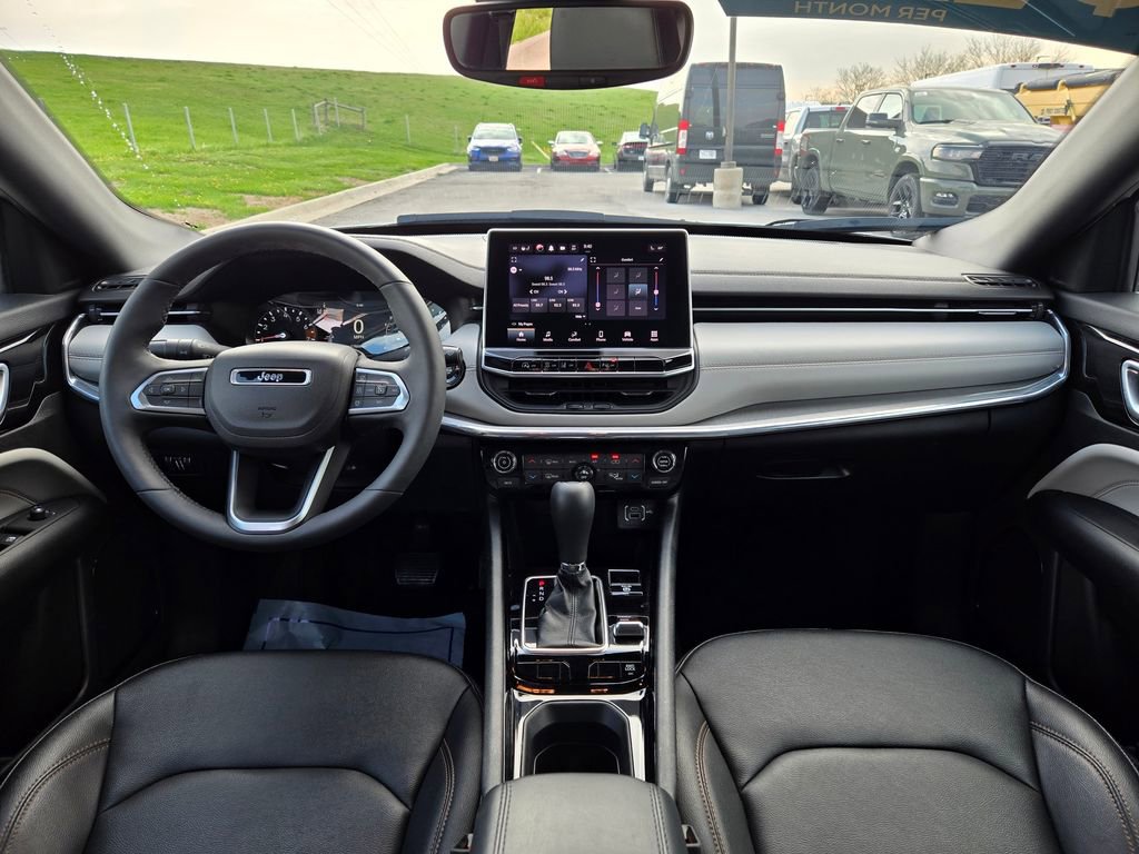 Used 2024 Jeep Compass Limited AWD/4WD image 17
