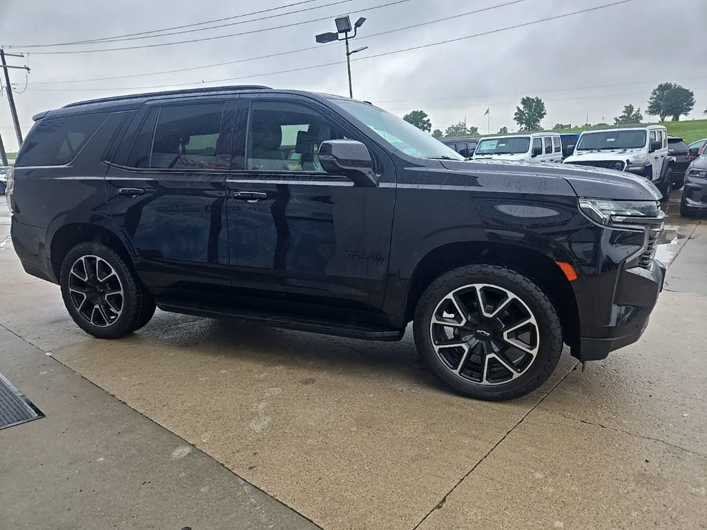 Used 2021 Chevrolet Tahoe RST w/ Luxury Package AWD/4WD image 13