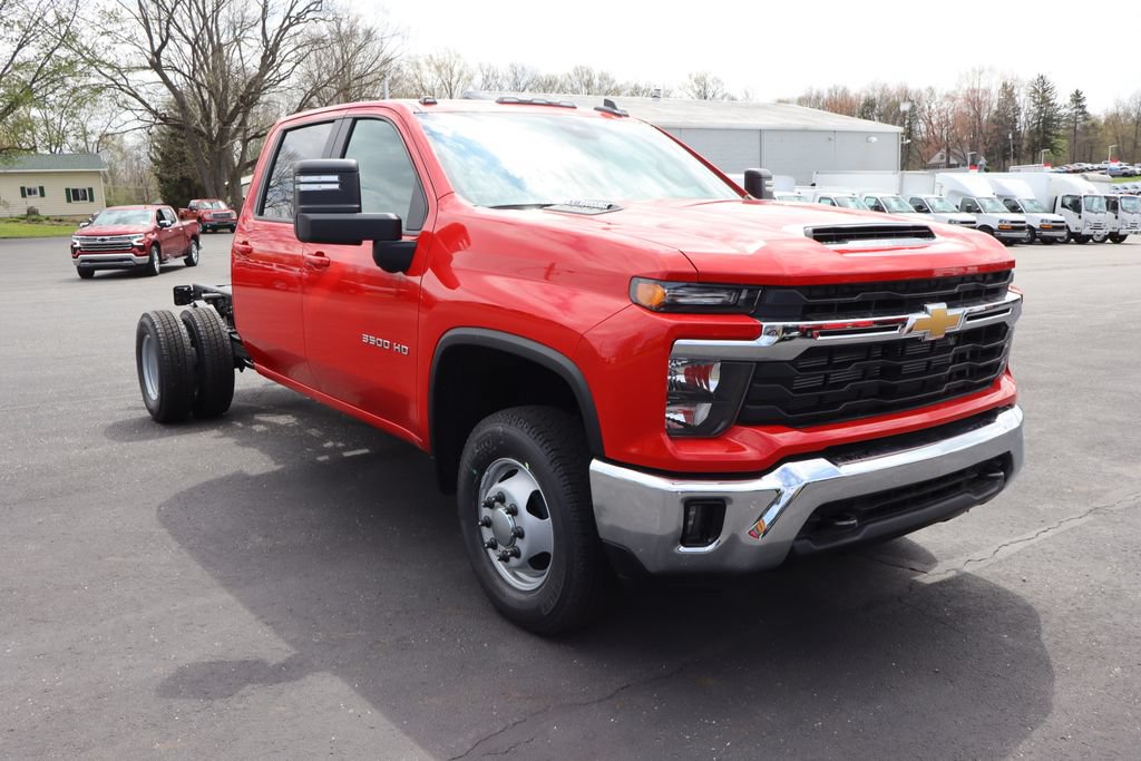 New 2026 Chevrolet Silverado 3500 LT w/ Convenience Package AWD/4WD image 2