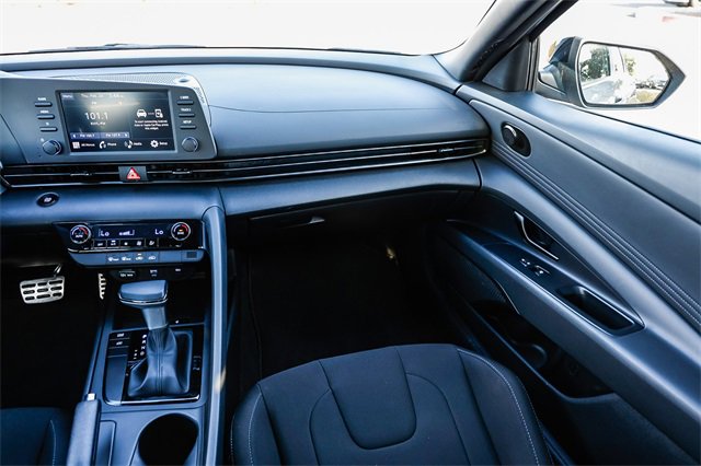 Certified 2025 Hyundai Elantra Sport image 18
