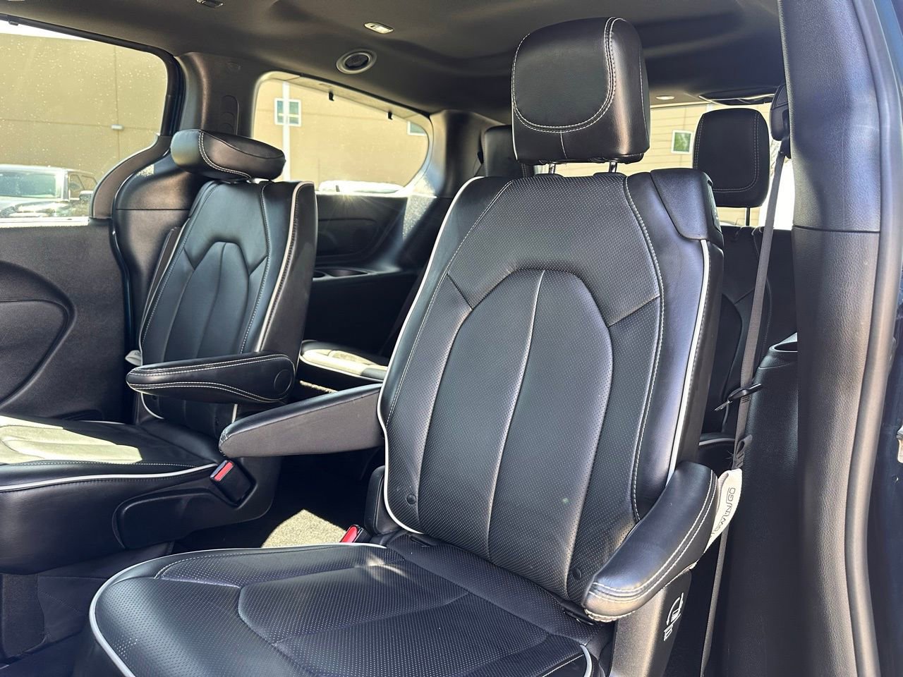 Used 2025 Chrysler Pacifica Limited image 20