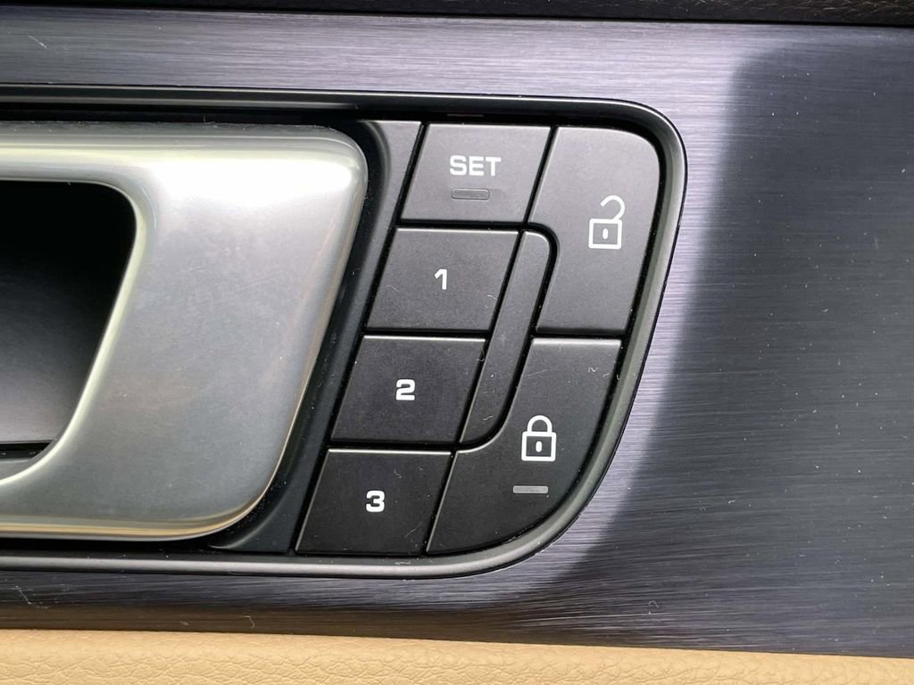 Certified 2022 Porsche Panamera 4 Platinum Edition image 36