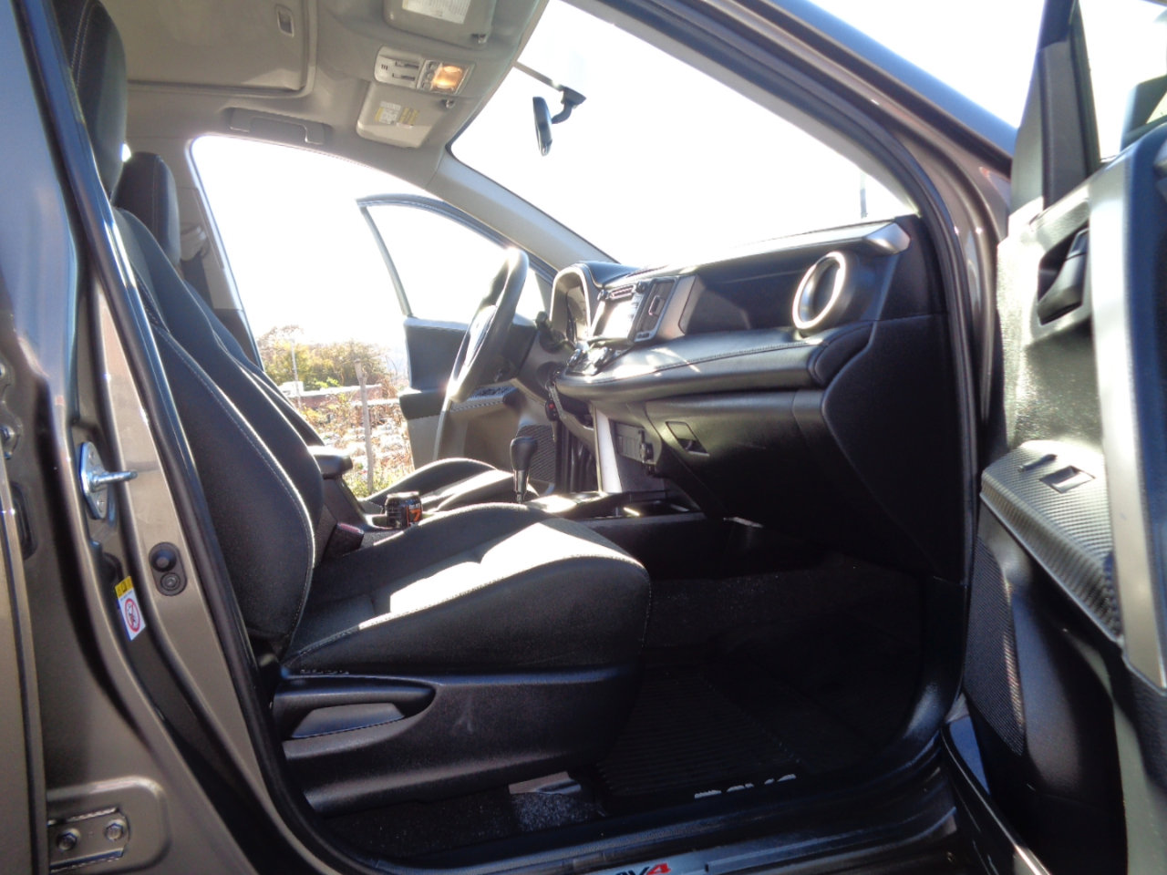 Used 2013 Toyota RAV4 XLE image 16