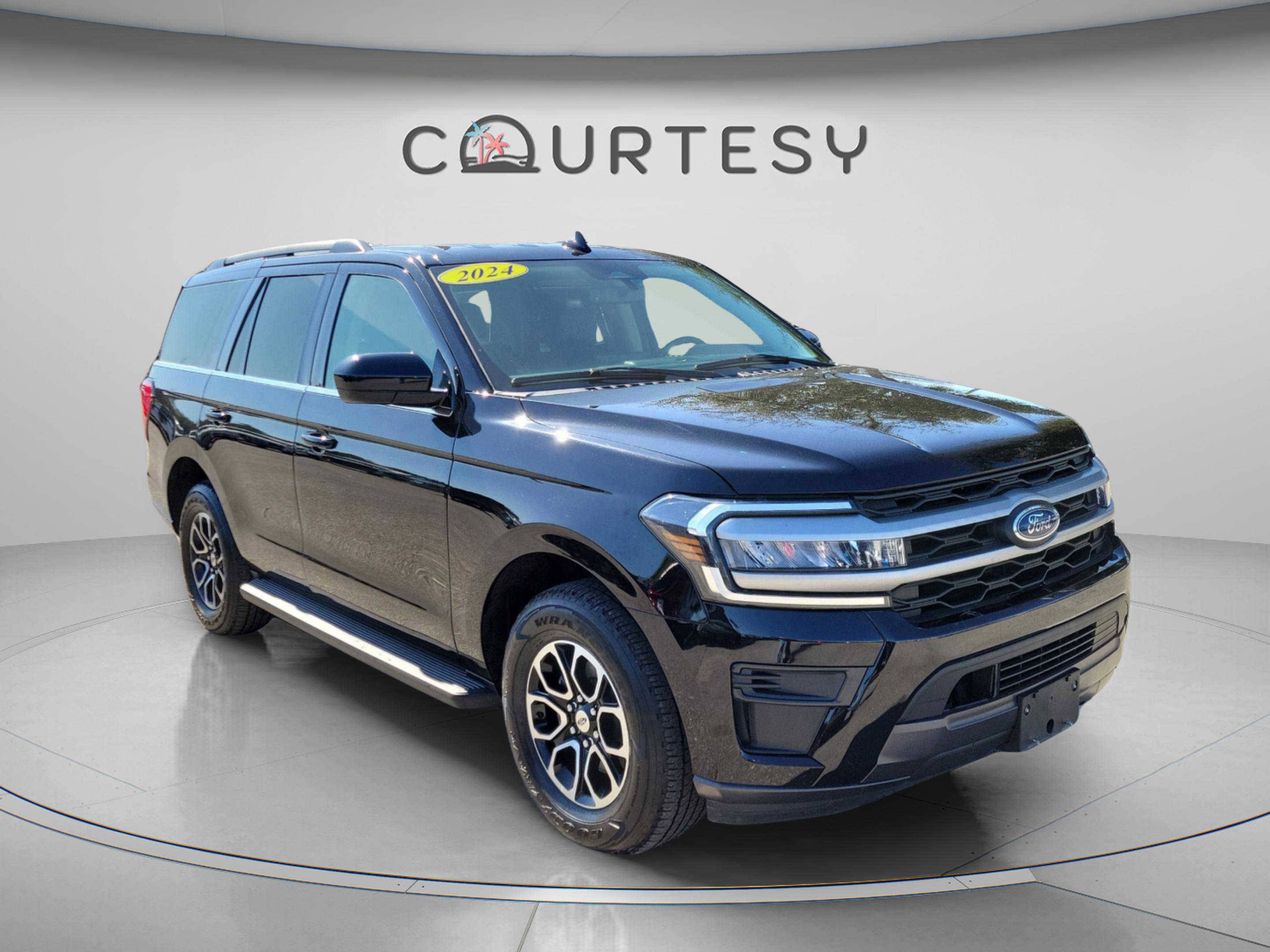 Used 2024 Ford Expedition XLT image 6