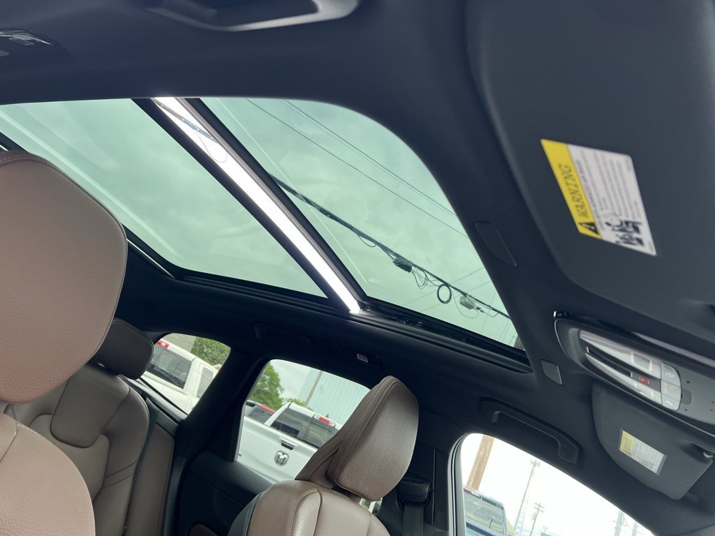 Used 2023 Volvo XC60 B5 Plus image 34