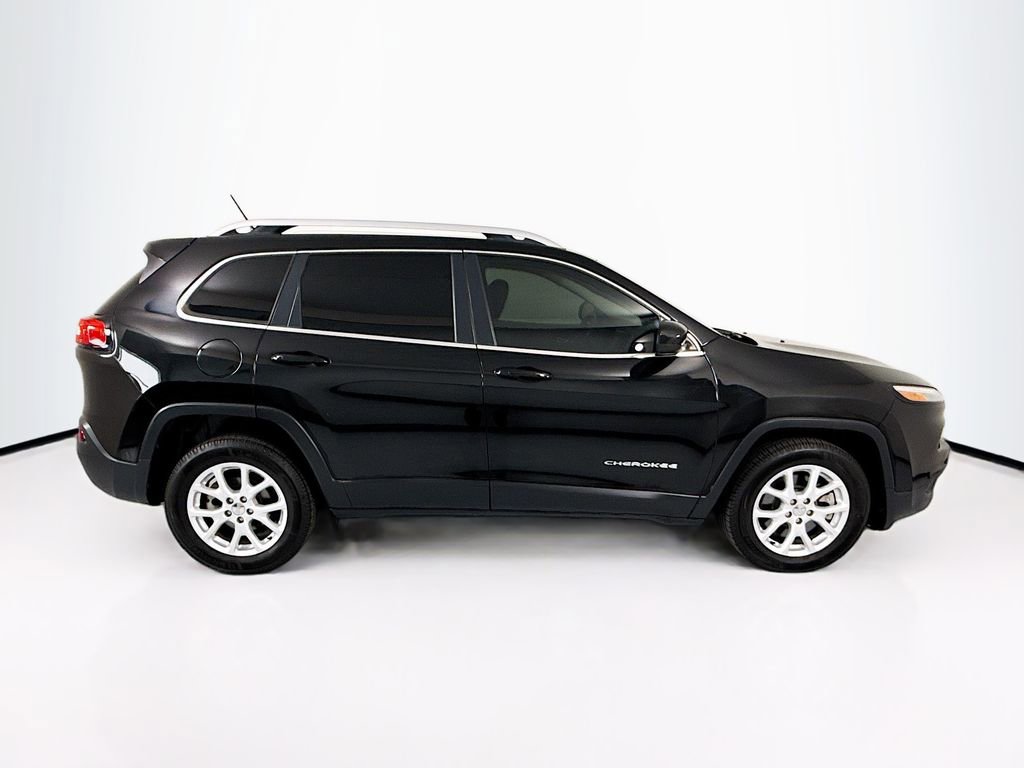 Used 2018 Jeep Cherokee Latitude w/ Safety Group image 4