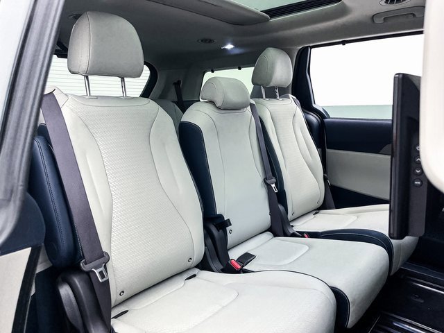 Used 2025 Kia Carnival SX Prestige image 42