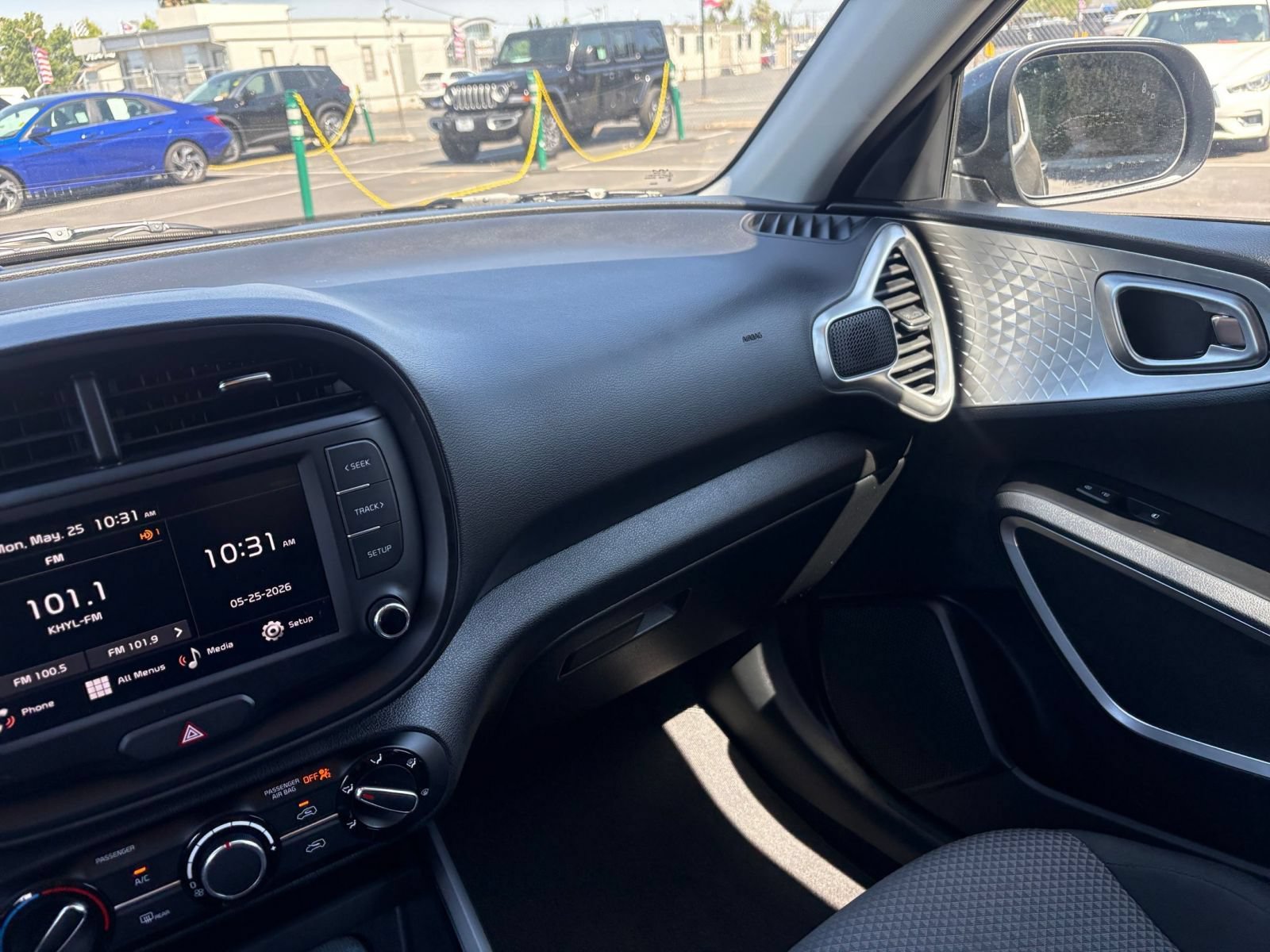 Used 2025 Kia Soul LX w/ LX Technology Package FWD image 33