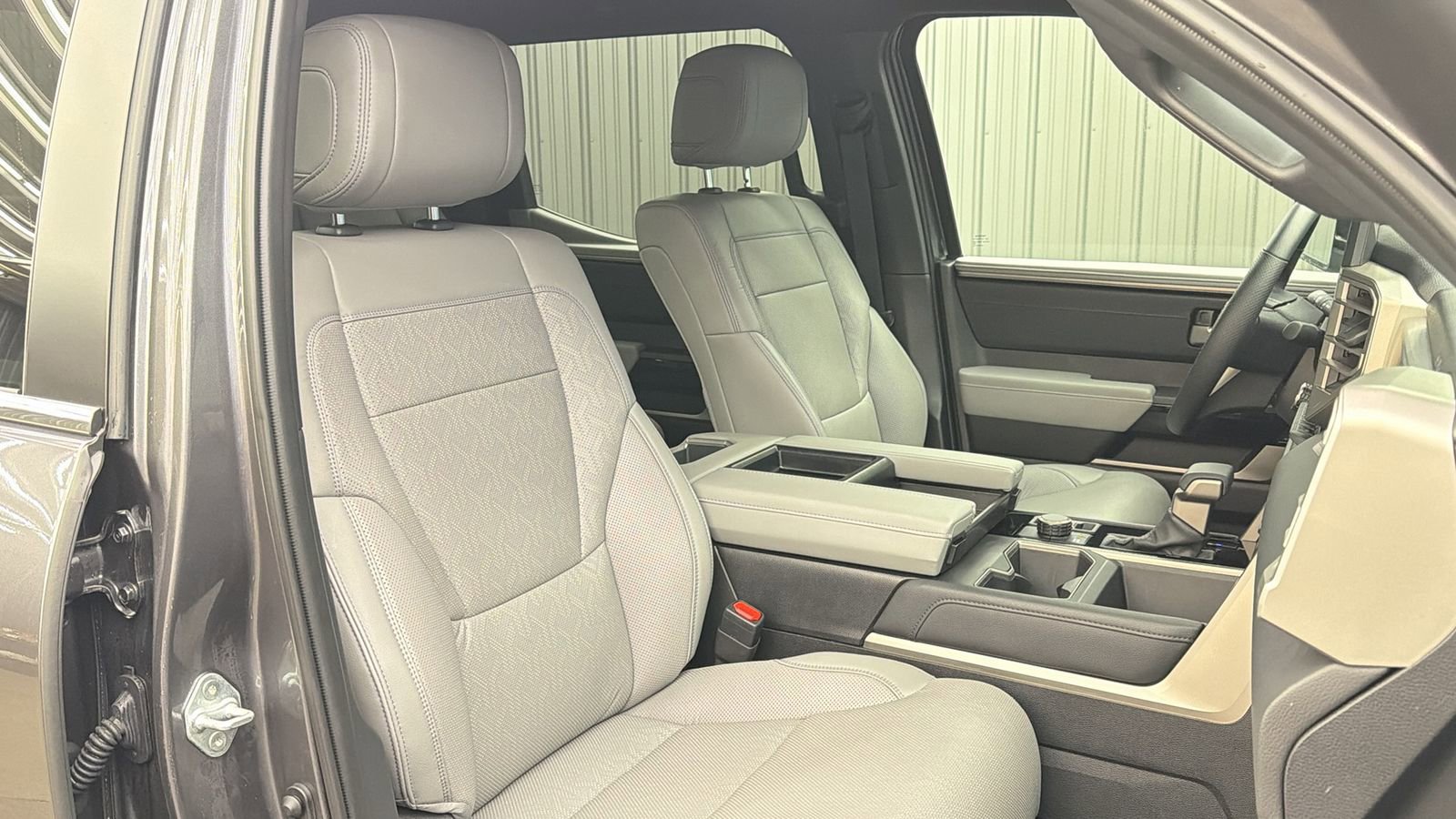 Used 2025 Toyota Tundra Limited image 35