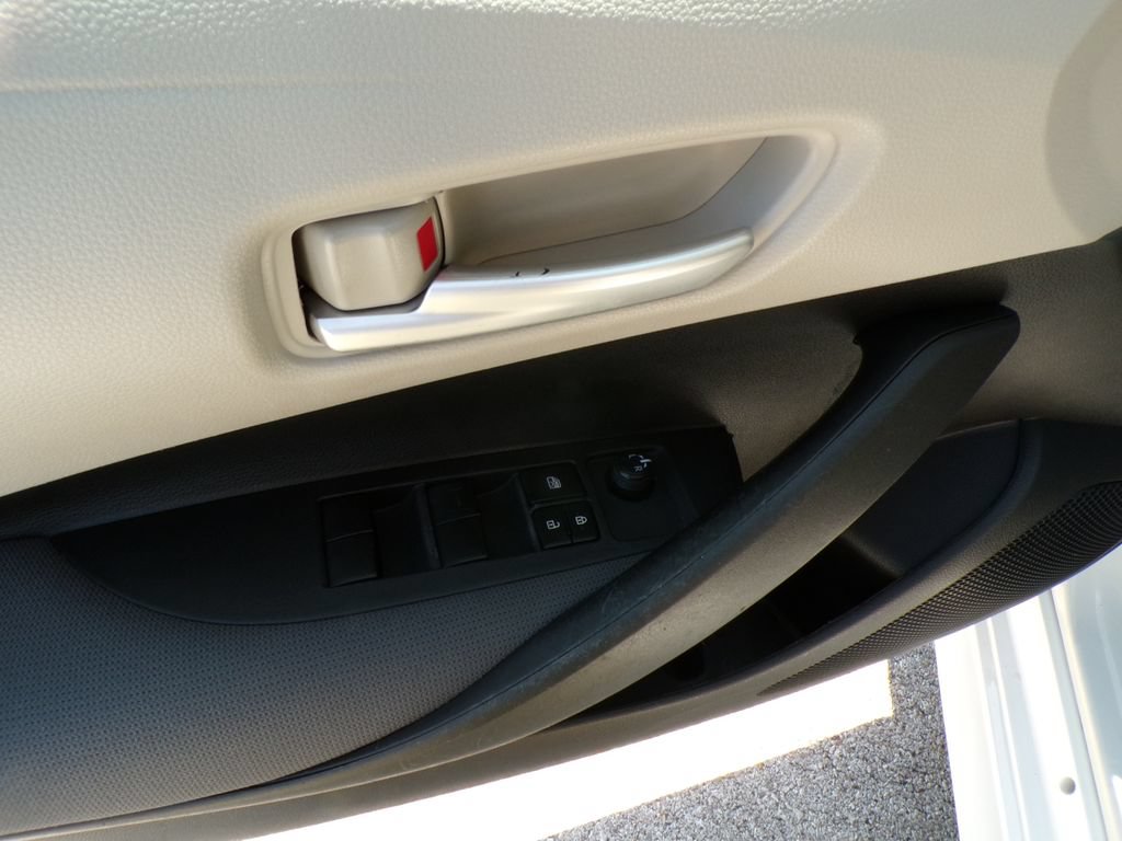 Used 2021 Toyota Corolla LE FWD image 23