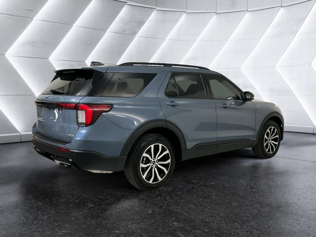 Used 2025 Ford Explorer ST-Line image 4