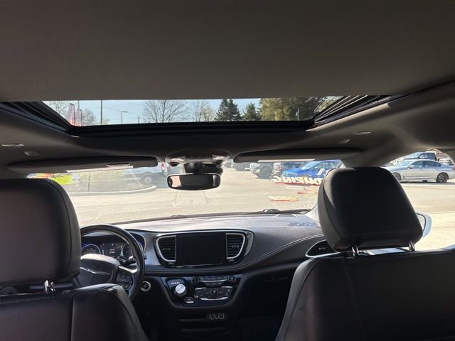 Used 2021 Chrysler Pacifica Touring-L w/ Premium & Safety Sphere Group image 22