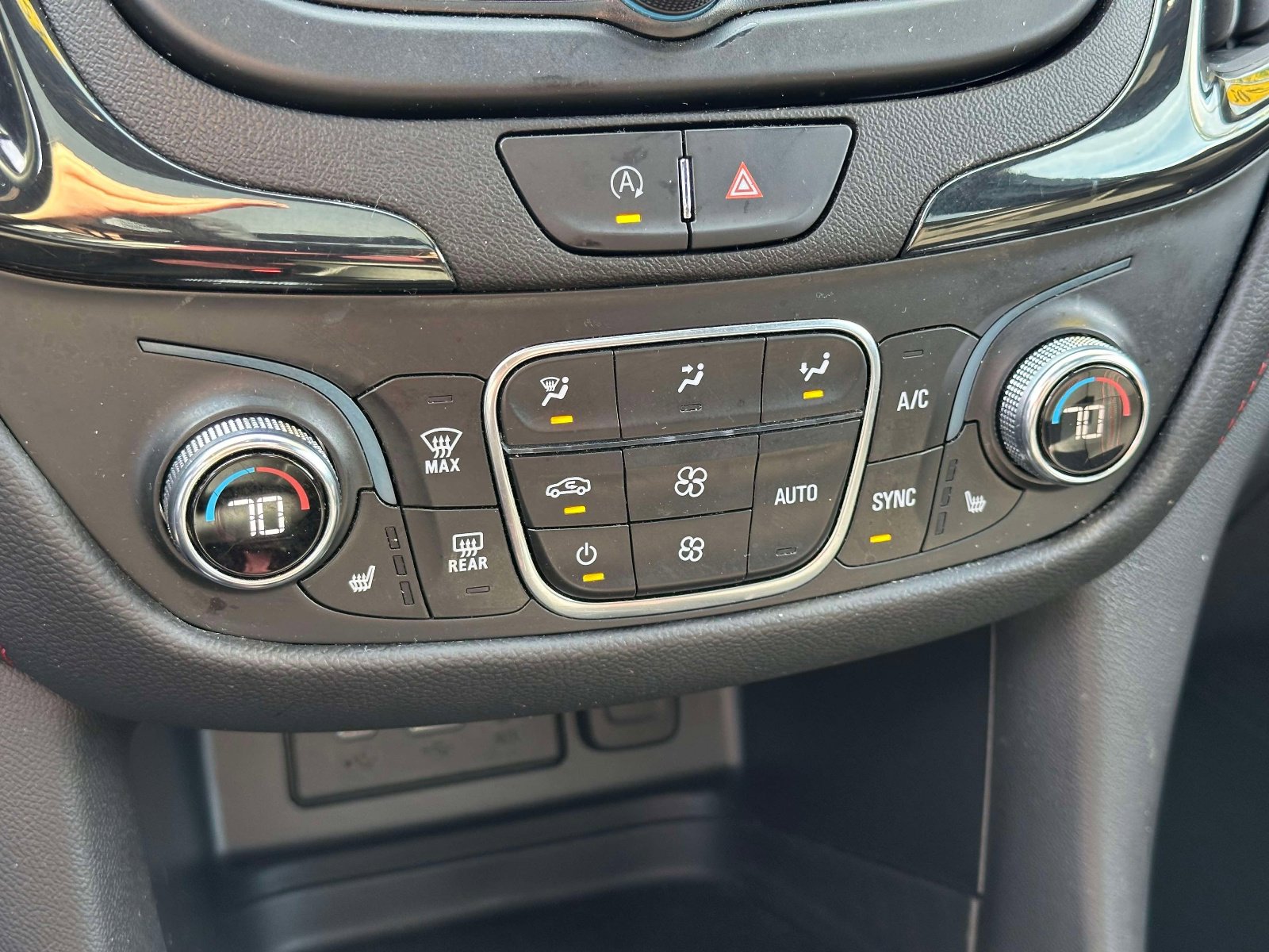 Certified 2023 Chevrolet Equinox RS image 30