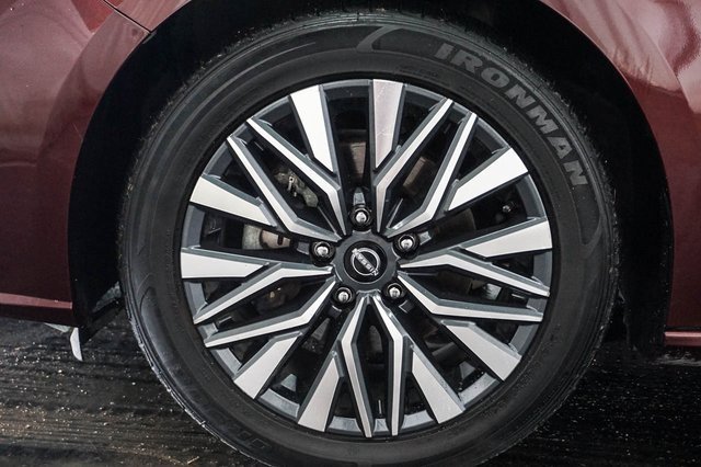 Used 2024 Nissan Altima 2.5 SV image 4