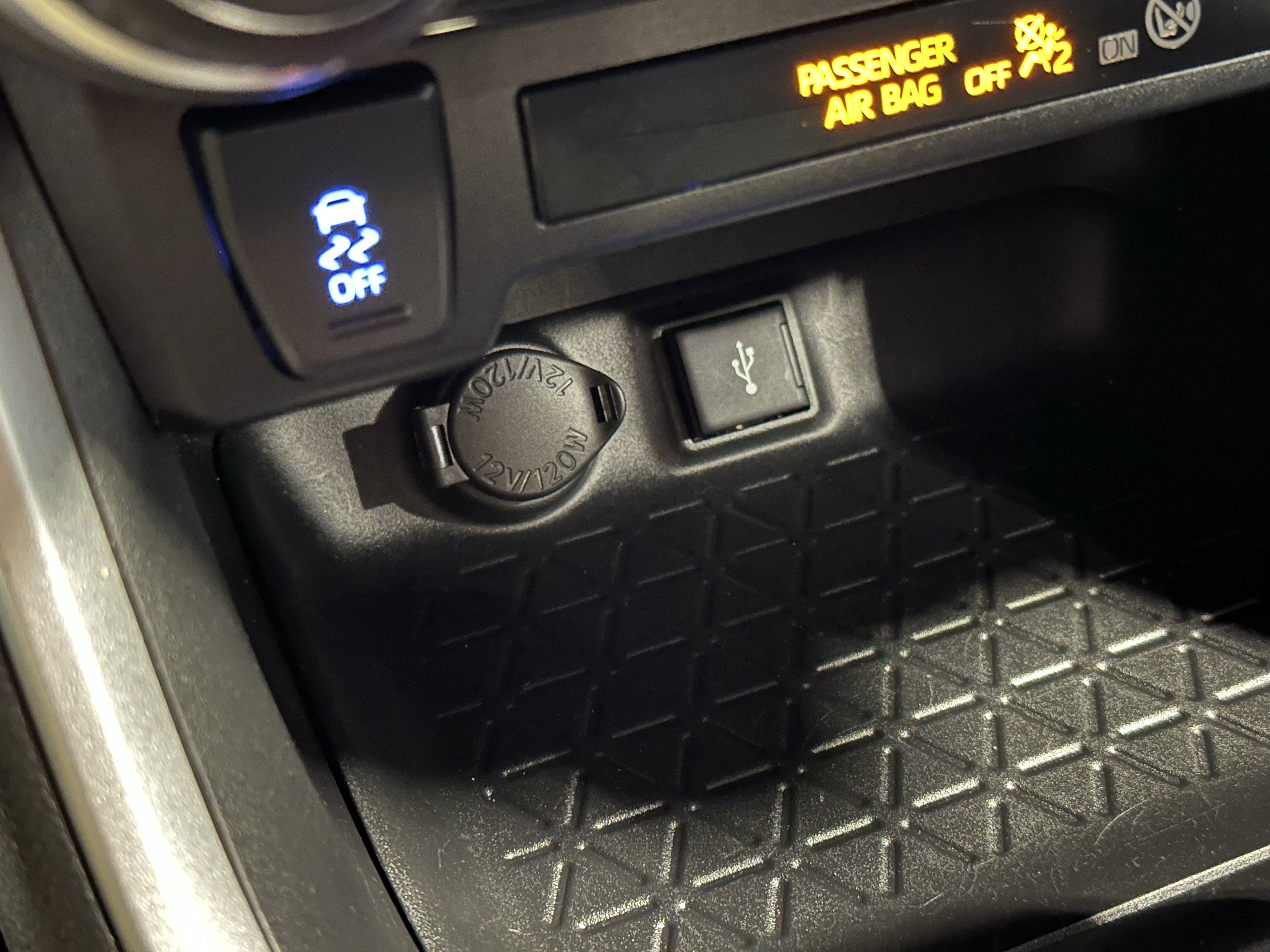 Used 2022 Toyota RAV4 LE w/ Carpet Mat Package (TMS) image 14