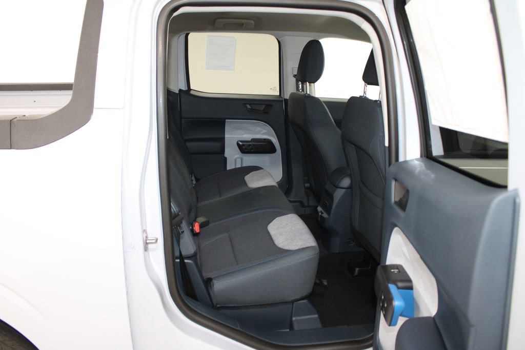 New 2025 Ford Maverick XLT image 30