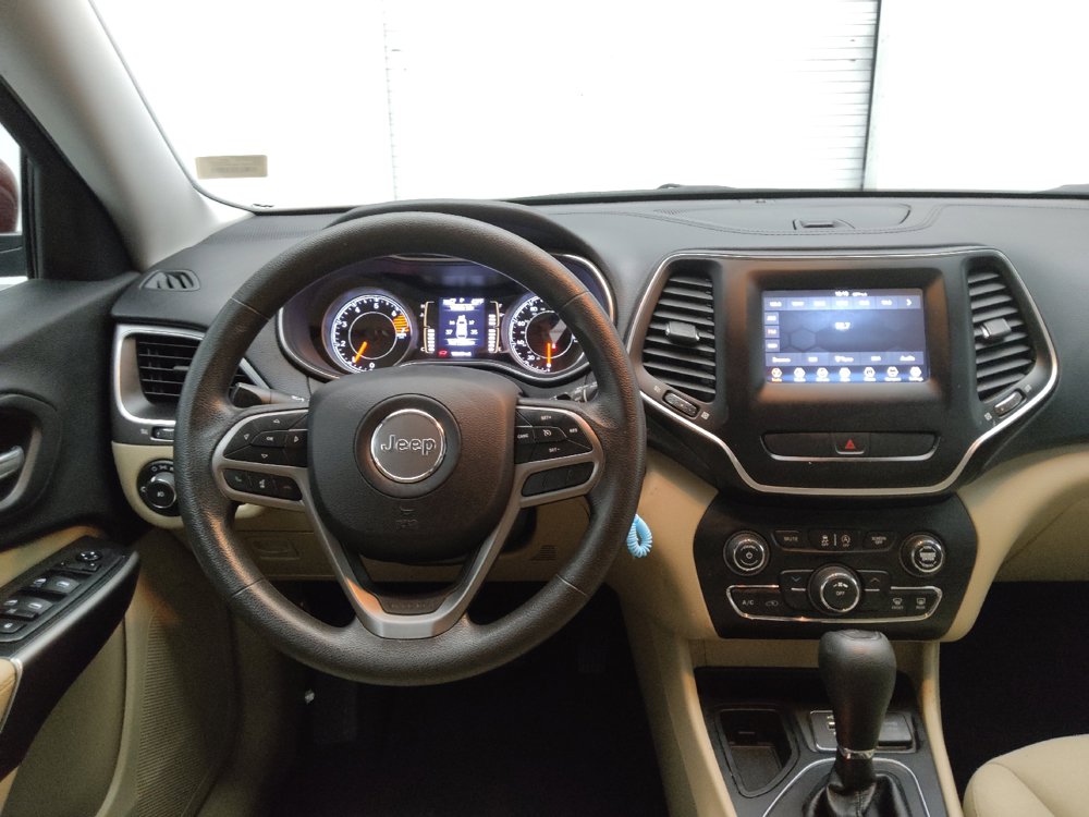 Used 2019 Jeep Cherokee Latitude w/ Popular Appearance Group FWD image 22