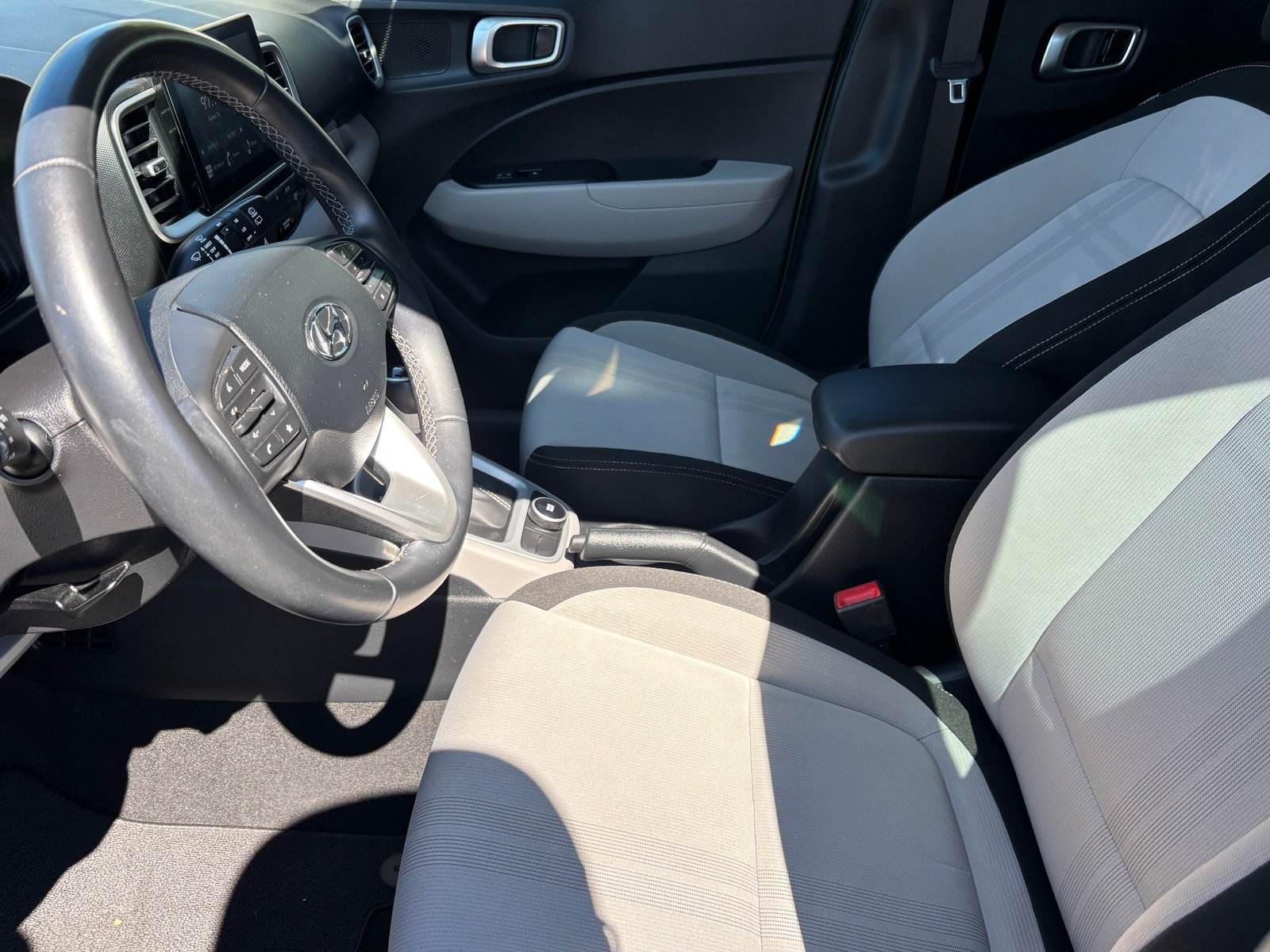 Used 2023 Hyundai Venue SEL w/ Cargo Package FWD image 21