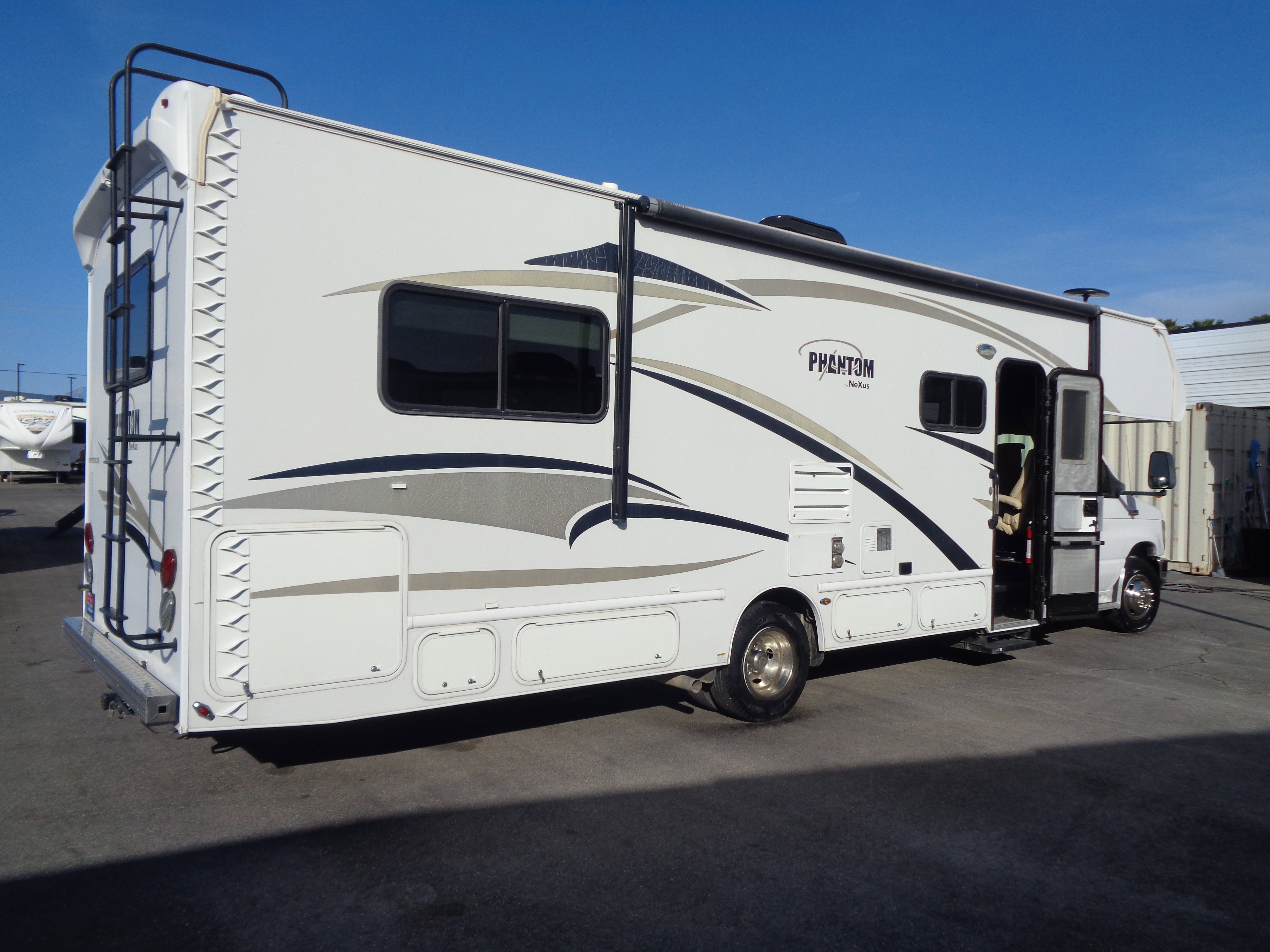 Used 2018 Ford E-450 and Econoline 450 Super Duty w/ Motorhome Prep Package RWD image 13