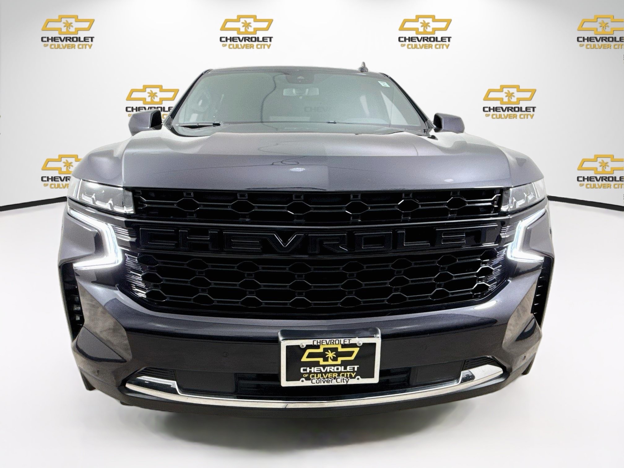 Used 2023 Chevrolet Suburban LS RWD image 2