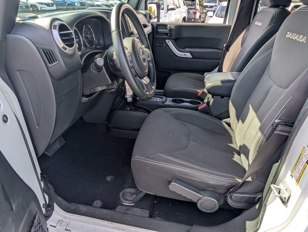 Used 2017 Jeep Wrangler Unlimited Sahara w/ Connectivity Group image 11