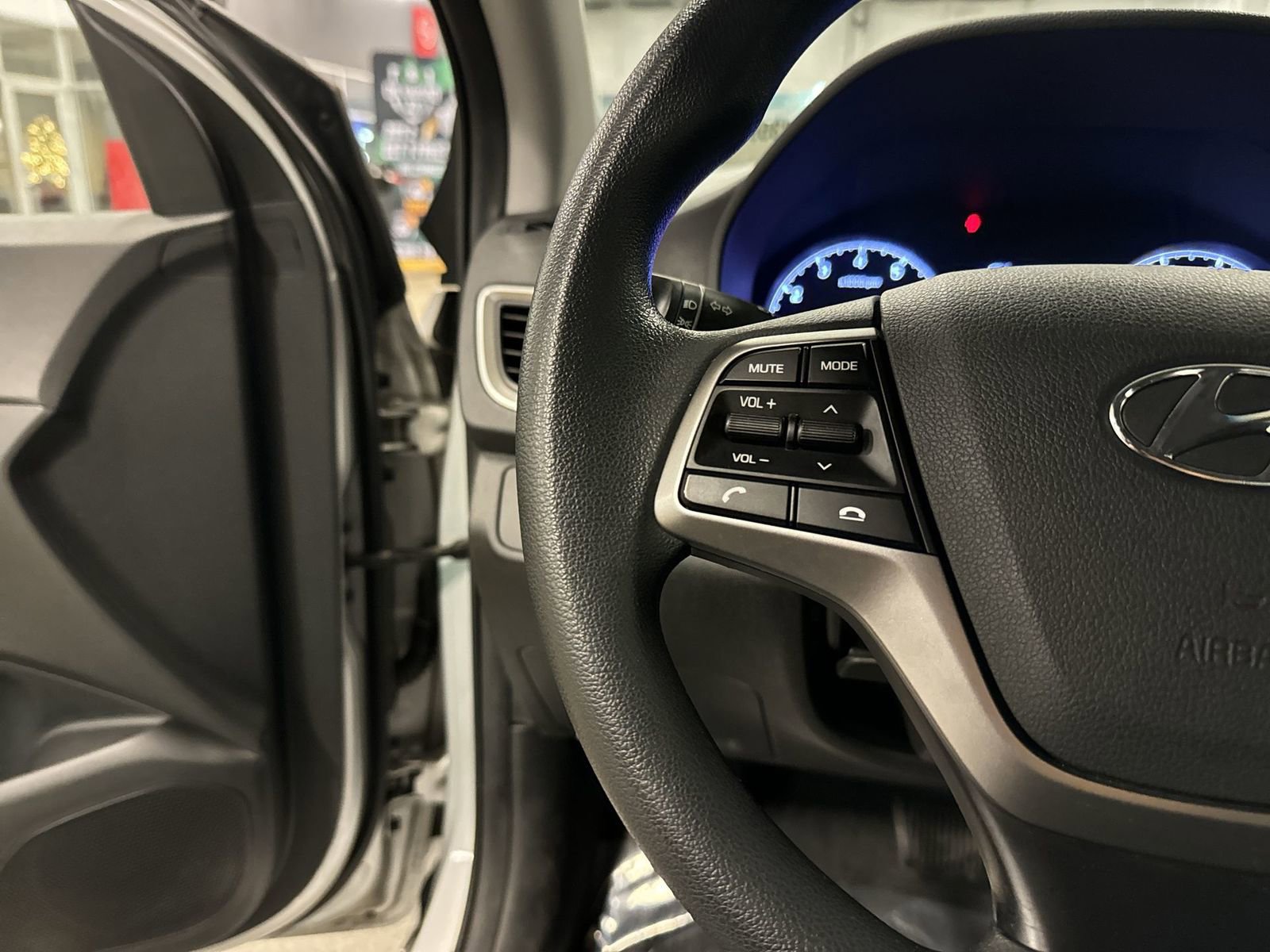 Used 2018 Hyundai Accent SE image 12