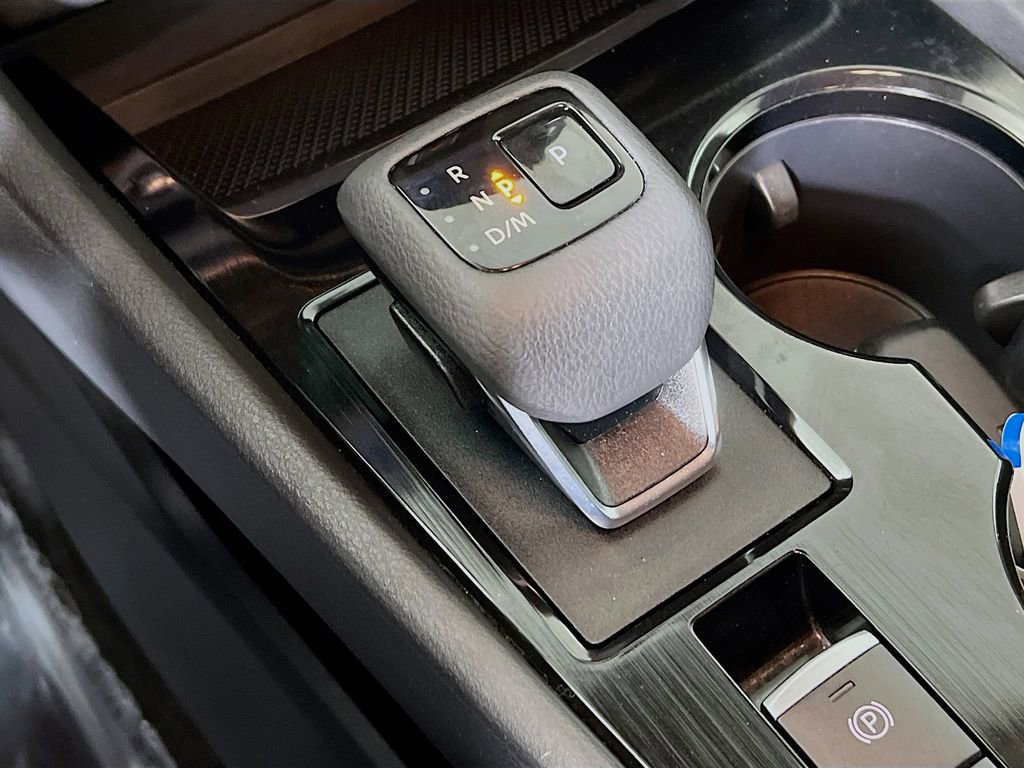 Used 2024 Nissan Rogue S image 15