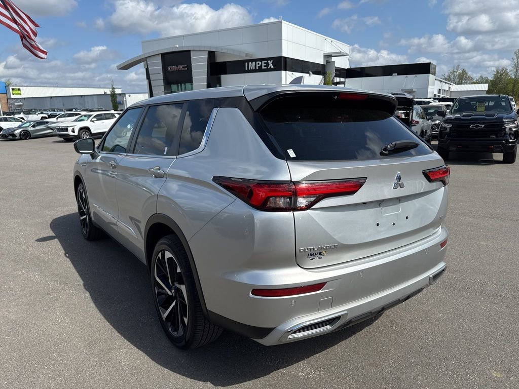 Used 2022 Mitsubishi Outlander SE image 3