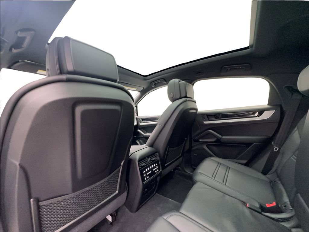 Used 2024 Porsche Cayenne Coupe image 24