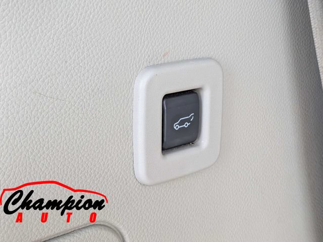 Used 2017 Lincoln Navigator Select RWD image 16