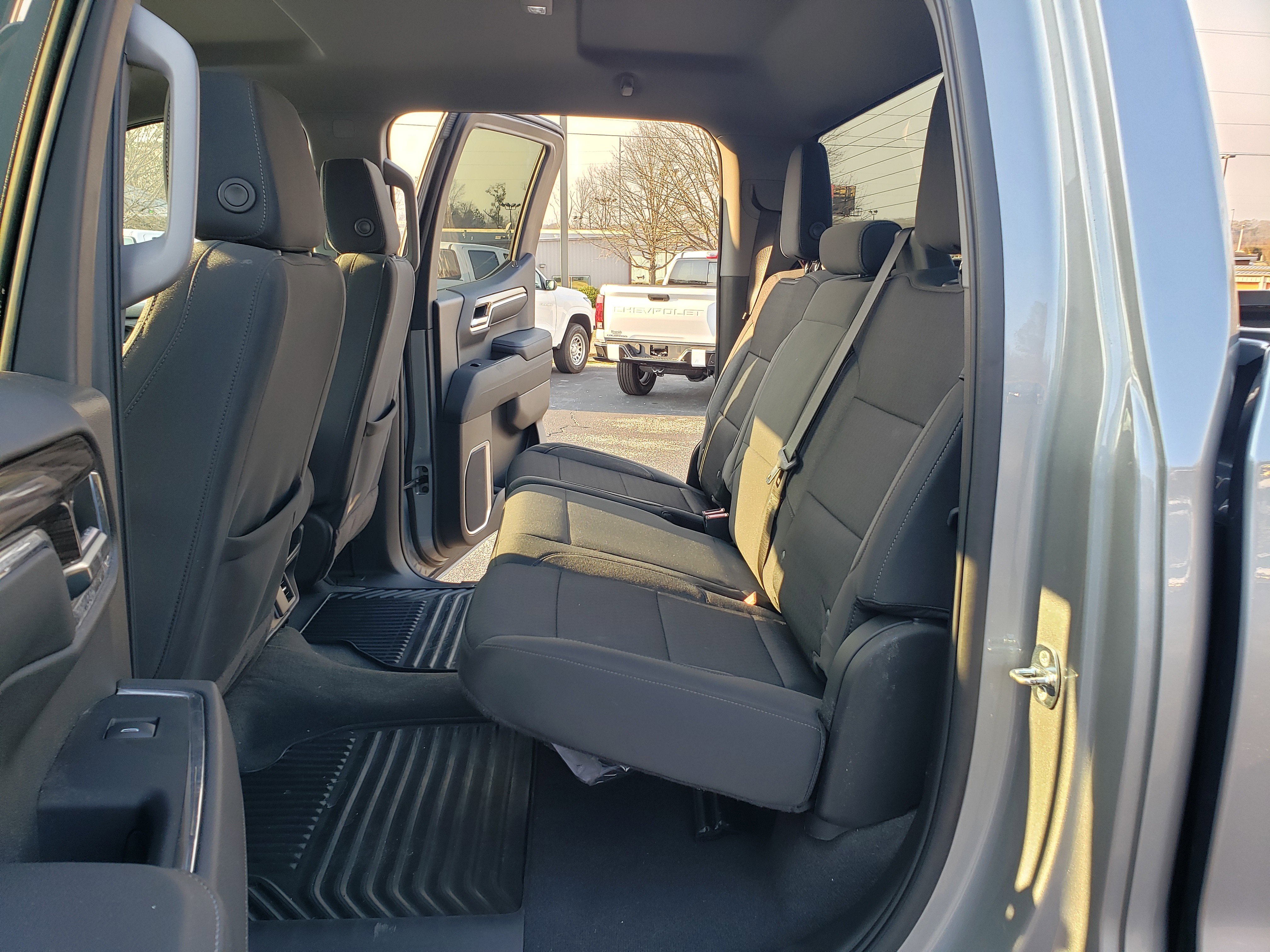 Used 2023 Chevrolet Silverado 1500 LT image 32